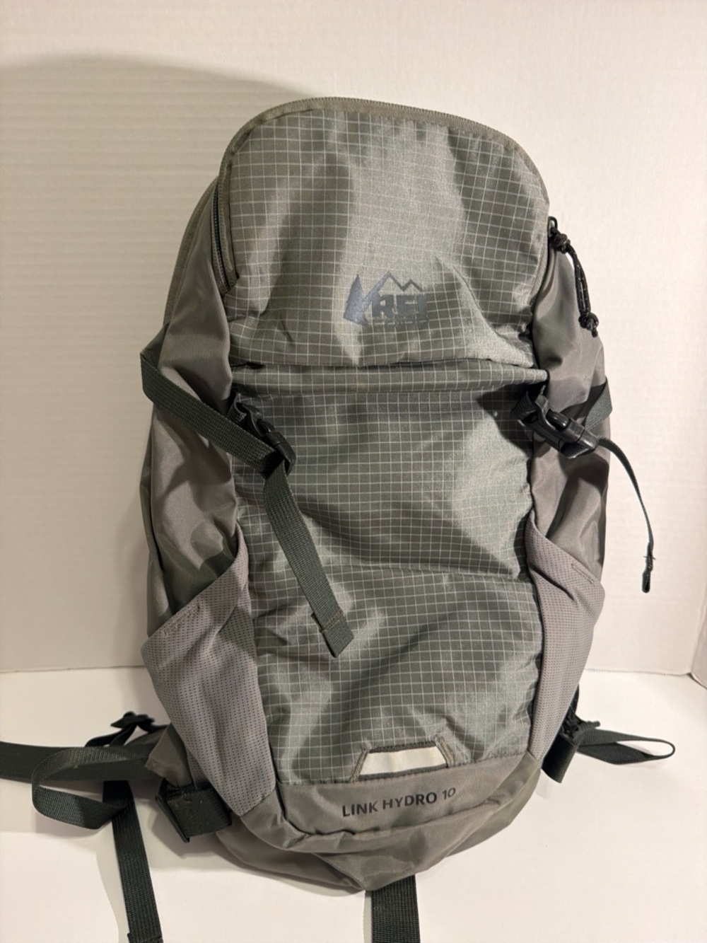 REI Gray Link Hydro 10 Hydration Pack
